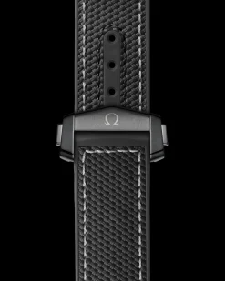 Cinturino nero in caucciù con fibbia déployante per il Seamaster Planet Ocean 600M