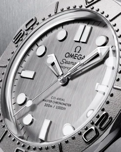 42 mm, acciaio su cinturino in caucciù