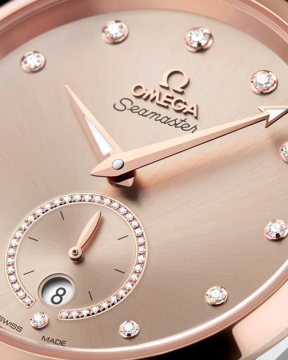 38 mm, acciaio‑oro Sedna™ su cinturino di pelle