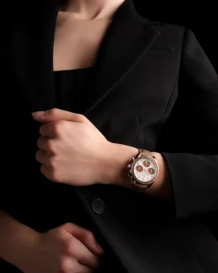 38 mm, acciaio‑oro Sedna™ su cinturino di pelle