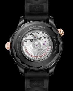 43,5 mm, ceramica nera su cinturino in caucciù
