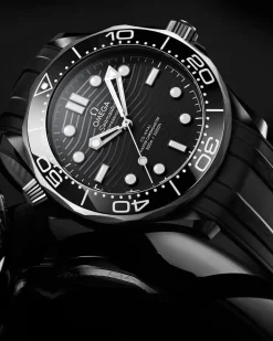 43,5 mm, ceramica nera su cinturino in caucciù