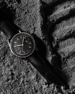 44,25 mm, ceramica nera su cinturino di pelle