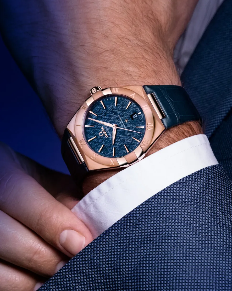 39 mm, oro Sedna™ su cinturino di pelle